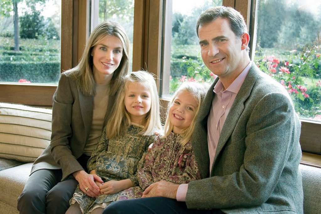 El álbum familiar inédito de la princesa Leonor y la Infanta Sofía: las  fotos privadas que ha compartido Casa Real