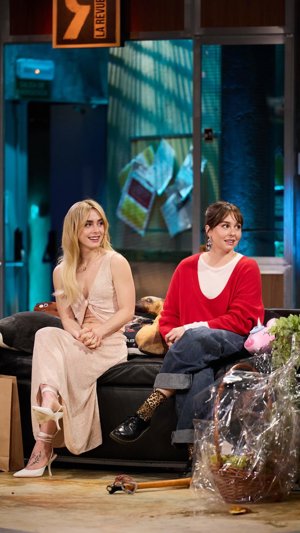 Paula Usero defiende su estilo comfy y Clara Galle confirma la moda flawless makeup en 'La Revuelta'