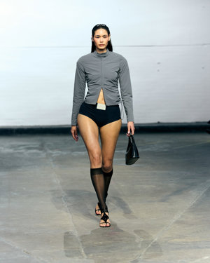 Pull&Bear llega a la London Fashion Week: así es la impresionante colección de la diseñadora Karoline Vitto