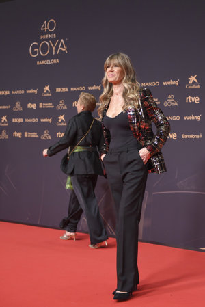Begoña Gómez reaparece en los Goya 2026 y eleva su estilo con blazer rock-glam
