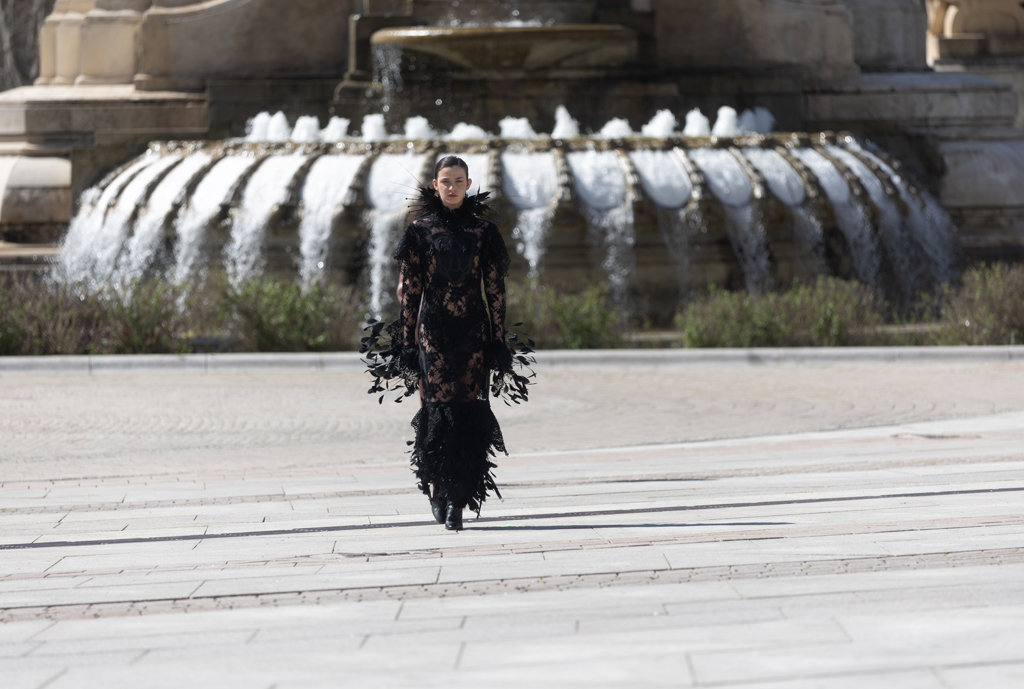 La Plaza de España de Madrid se convierte en una pasarela de moda ...