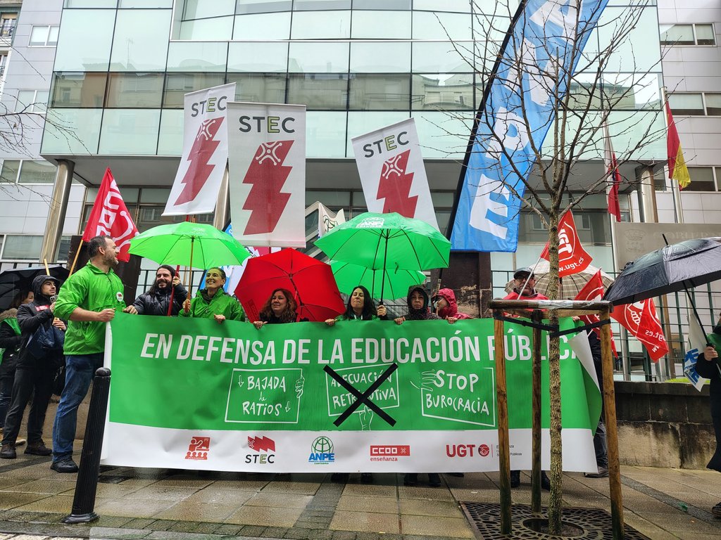 Mil docentes cántabros salen a la calle en defensa de la educación ...