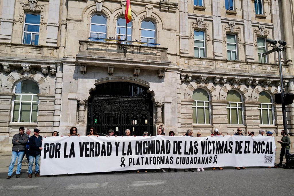 Medio millar de personas marcha en silencio por Santander y pide actuar ...