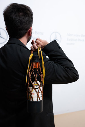La moda y el vino se unen en la MBFWMadrid: una reivindicación de la artesanía desde la pasarela