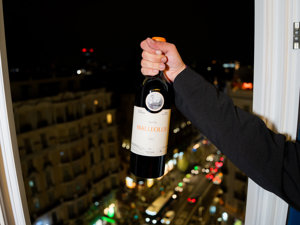 La moda y el vino se unen en la MBFWMadrid: una reivindicación de la artesanía desde la pasarela