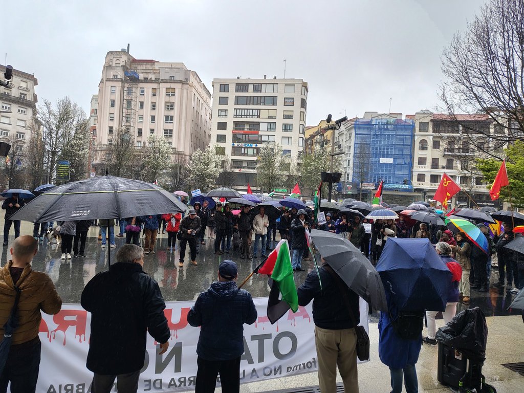 Cerca de medio millar de personas pide en Santander el fin de la guerra ...