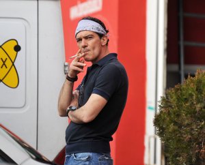 Europa Press DAVID OLLER: Antes de volver al trabajo vemos como se fuma un cigarro con boquilla