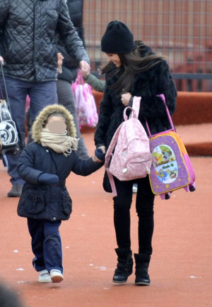 Paula Echevarría y su hija Daniela a la salida del colegio