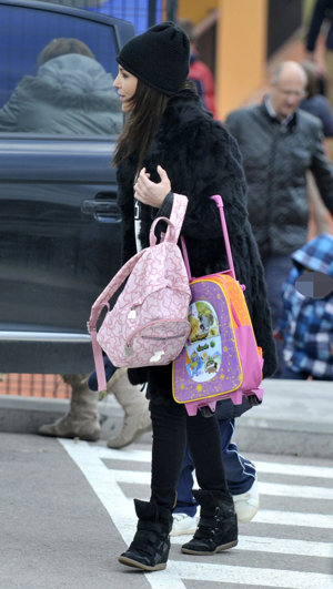 Paula Echevarría y su hija Daniela a la salida del colegio
