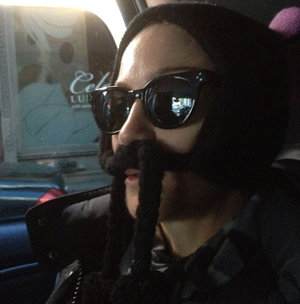 Madonna bromea con que se quiere afeitar el bigote