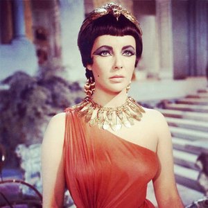 FACEBOOK: Elizabeth Taylor en Cleopatra