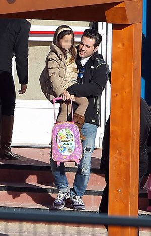 David Bustamante lleva a su hija al colegio