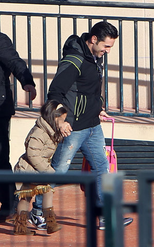 David Bustamante lleva a su hija al colegio