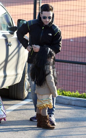 David Bustamante lleva a su hija al colegio