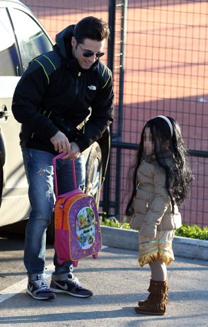 David Bustamante lleva a su hija al colegio
