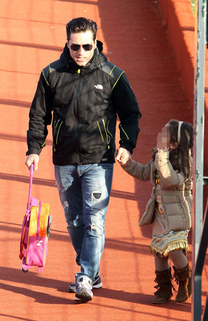 David Bustamante lleva a su hija al colegio