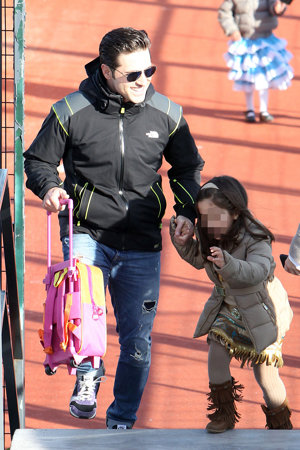 David Bustamante lleva a su hija al colegio