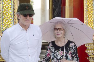 Viaje a Tailandia de la Duquesa de Alba y Alfonso Díez