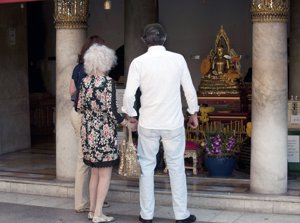 Viaje a Tailandia de la Duquesa de Alba y Alfonso Díez