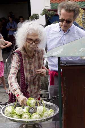 Viaje a Tailandia de la Duquesa de Alba y Alfonso Díez