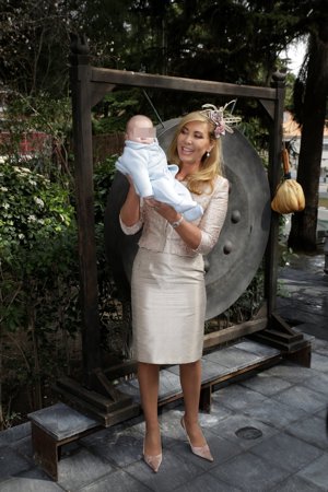 Norma Duval con su nieto Izan