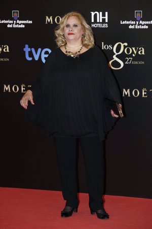 Carmina Barrios: Marina Rinaldi, cartera Jimmy Choo.