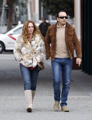 Rocío Carrasco y Fidel Albiac a la salida de un restaurante