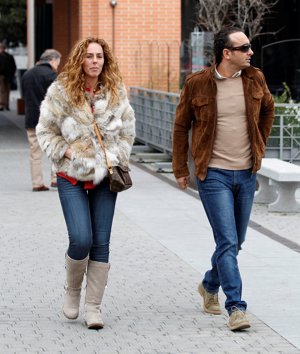 Rocío Carrasco y Fidel Albiac a la salida de un restaurante