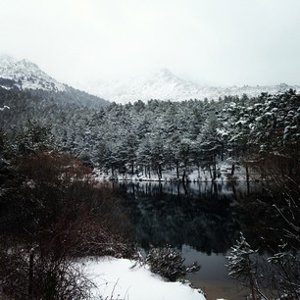 El matrimonio formado por Paula y David disfrutan de un día de nieve