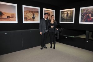 Shakira y Jaume posan junto a los retratos
