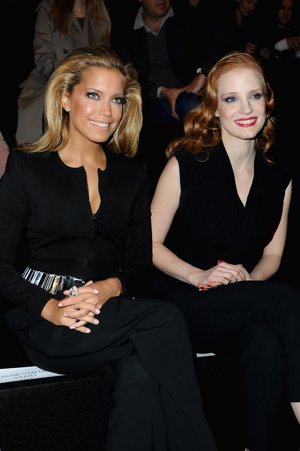 GETTY: Jessica Chastain y Sylvia Van Der Vaart coincidieron en el pase de Viktor&Rolf