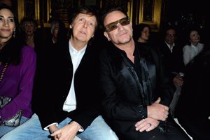 GETTY: Bono y Paul McCartney en el desfile de Stella McCartney