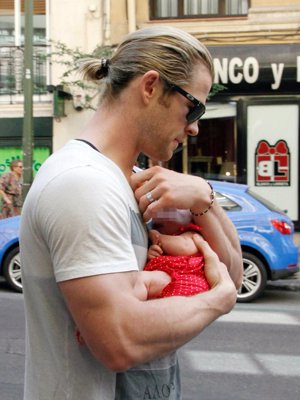 Chris  Hemsworth y su hija