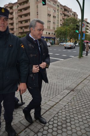 Ortega Cano llegando al juzgado