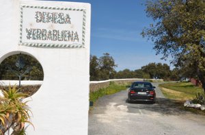 Ana María Añdón llegando a Yerbabuena