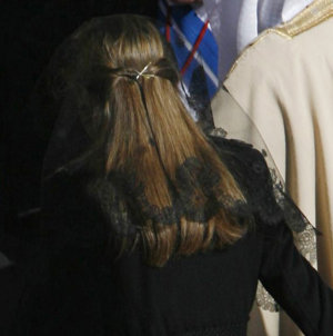 Letizia recoge su pelo con unas horquillas en bronce planas que quedan a la vista