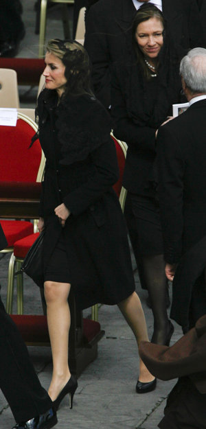 Letizia con mantilla que deja ver un flequillo muy favorecedor