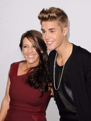 GETTY IMAGES: Justin Bieber y su madre, Pattie Mallette, en la 40th edición de American Music Awards