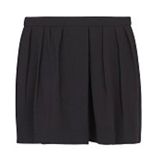 Short negro con pliegues MANGO 25,99€