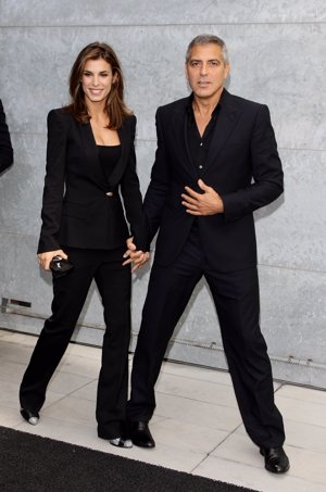 Vestidos a juego y de la mano