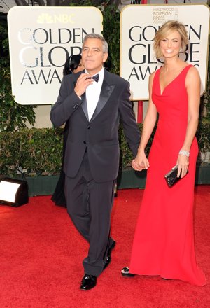 No podía ser de otra manera, de la mano