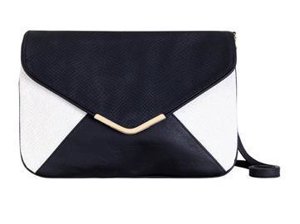 Bandolera solapa bicolor grabado serpiente ZARA 17,99€