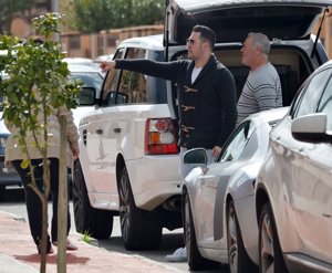 Francisco ayuda durante la mudanza