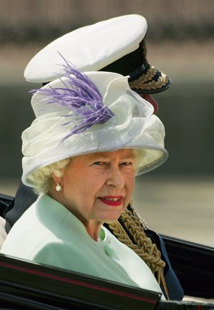 GETTY IMAGES: La Reina de Inglaterra apuesta por una chaqueta