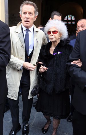 Alfonso Díez y la Duqesa de Alba en el besamanos del Cristo de los Gitanos