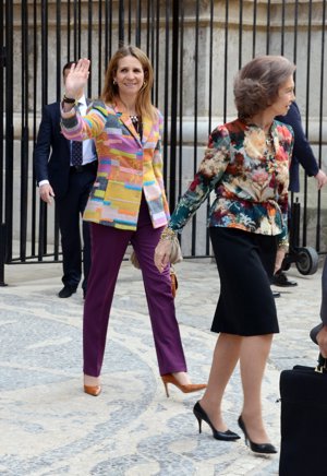 EUROPA PRESS: La Reina Sofía y la Infanta Cristina saliendo de la tradicional Misa de Pascua