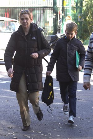 La Infanta Cristina recoge a su hijo del colegio