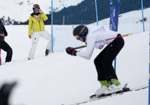 Doña Cristina, muy atenta a sus hijos mientras compiten