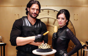 Joe Manganiello y Caroline Correa para Magnum Ice Cream