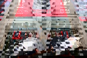 Facebook. Fans en tienda de Barcelona